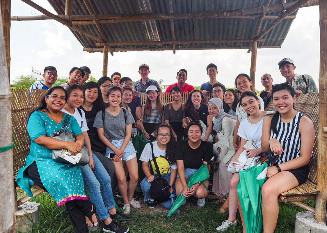 NO PLACE IN THE WORLD LIKE MANILA [SMU-X OVERSEAS]